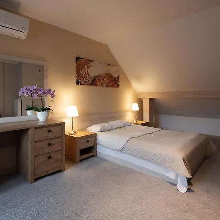 Teczowe Wzgorze Apartman *