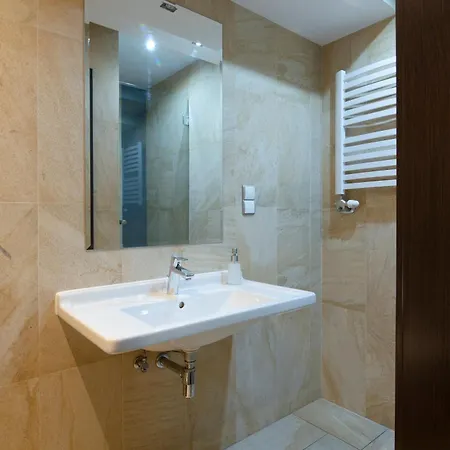 Teczowe Wzgorze Apartman *